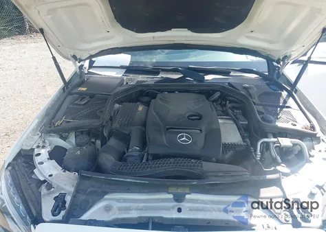 2015 Mercedes-Benz C 300 4Matic/Luxury 4Matic/Sport 4Matic z USA, uszkodzony, nr VIN 55SWF4KB1FU090539